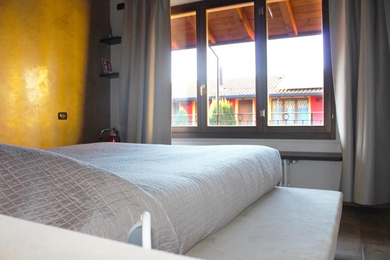Bergamo Easy Airport Sleep&Fly Parking Lägenhet Exteriör bild